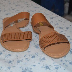 Pre owned Qupid sandal color brown , size 7.5